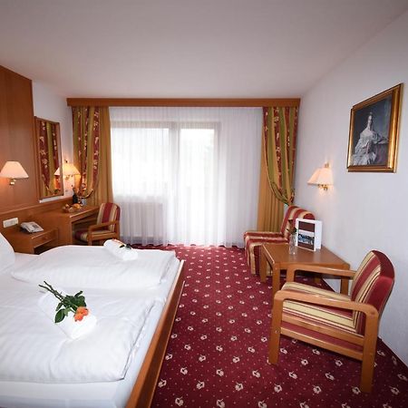Hotel Goldenes Kreuz Tannheim Exterior photo