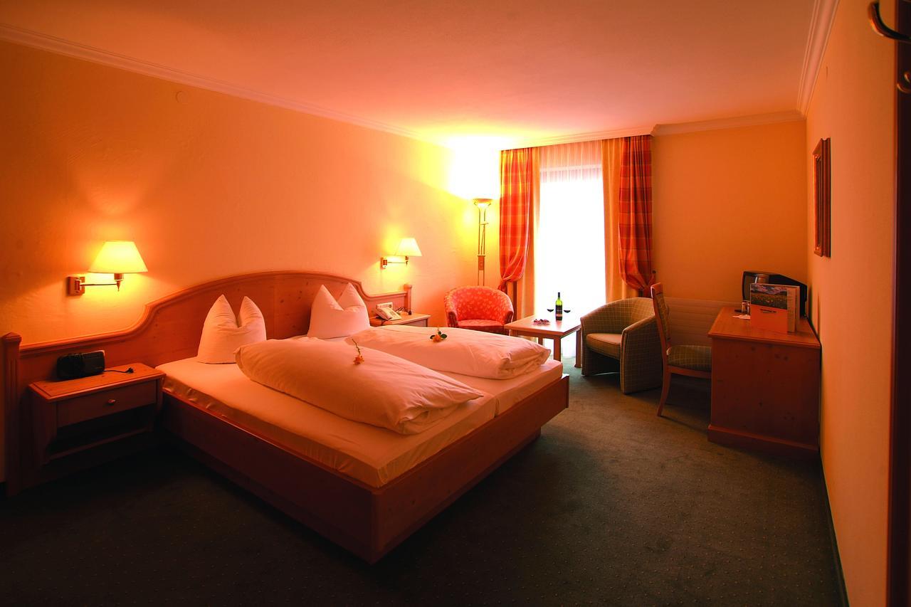 Hotel Goldenes Kreuz Tannheim Exterior photo