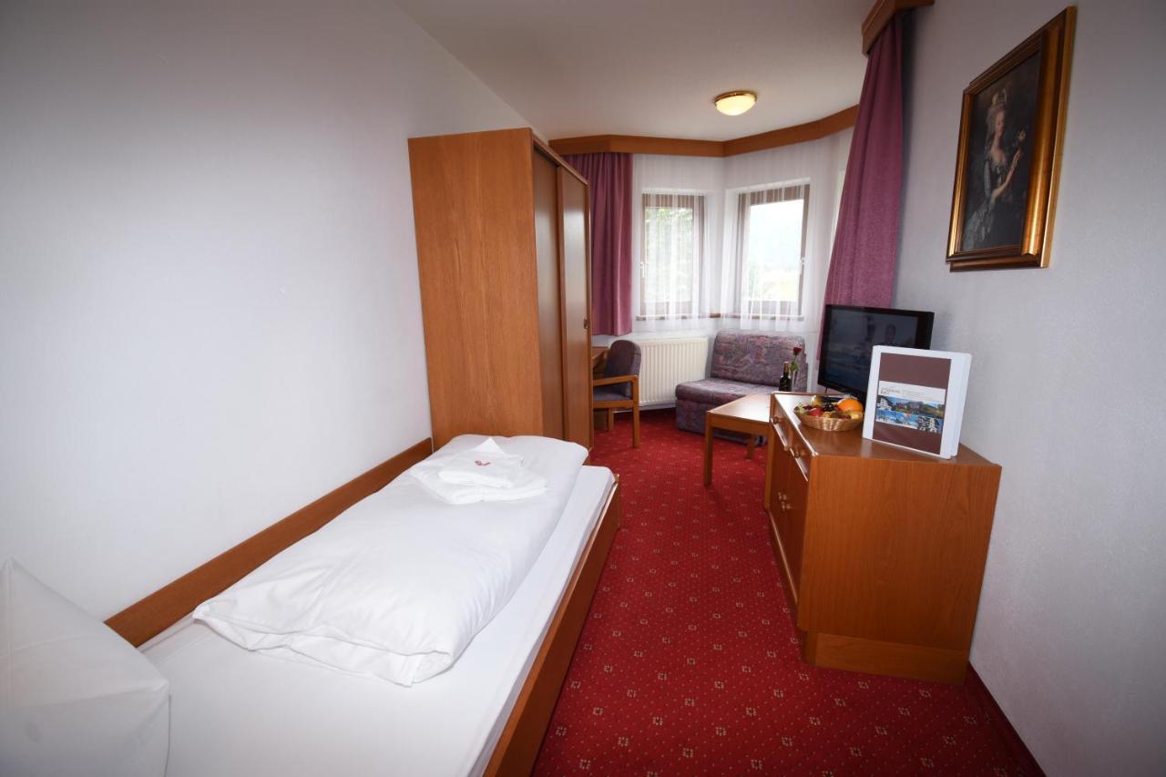 Hotel Goldenes Kreuz Tannheim Exterior photo
